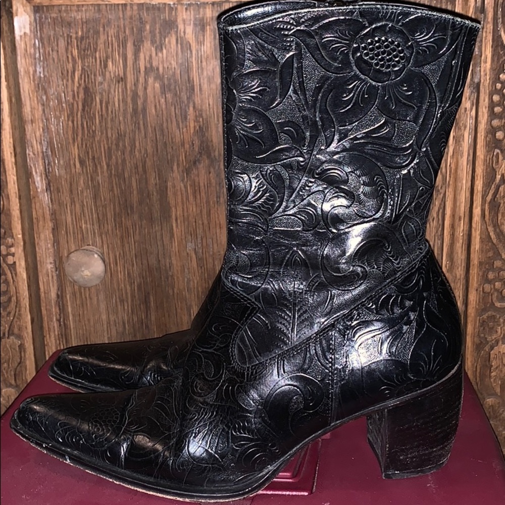 Phyllis Poland black leather boots size 5 1/2